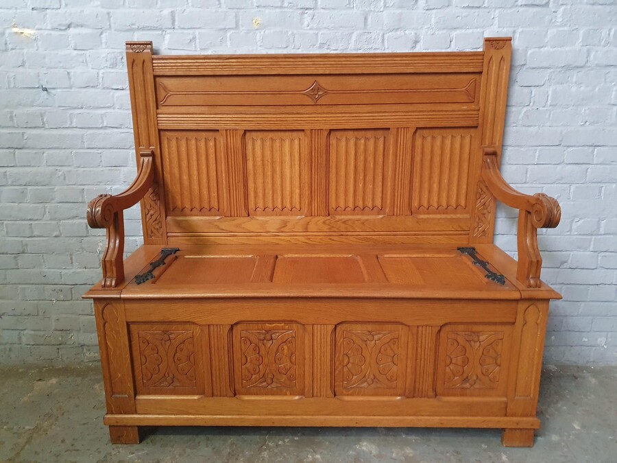 Gothic Hall Bench