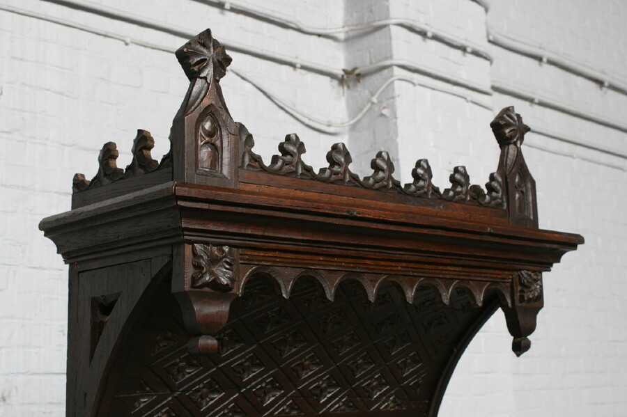 Gothic Hall Bench