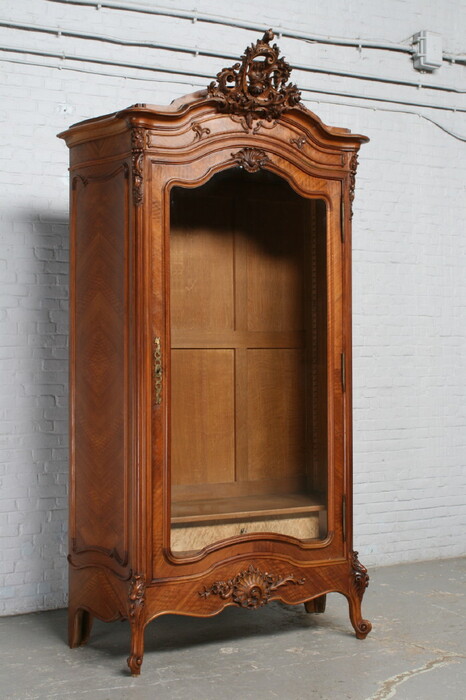 Louis XV Vitrine (Display Cabinet)