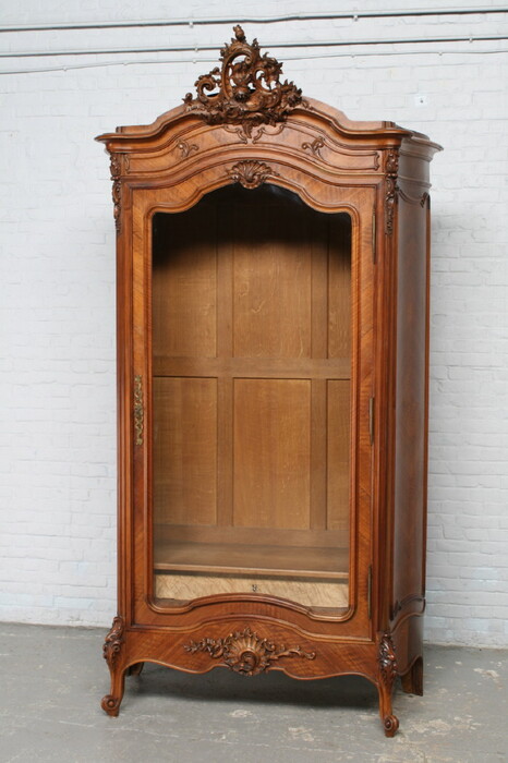 Louis XV Vitrine (Display Cabinet)