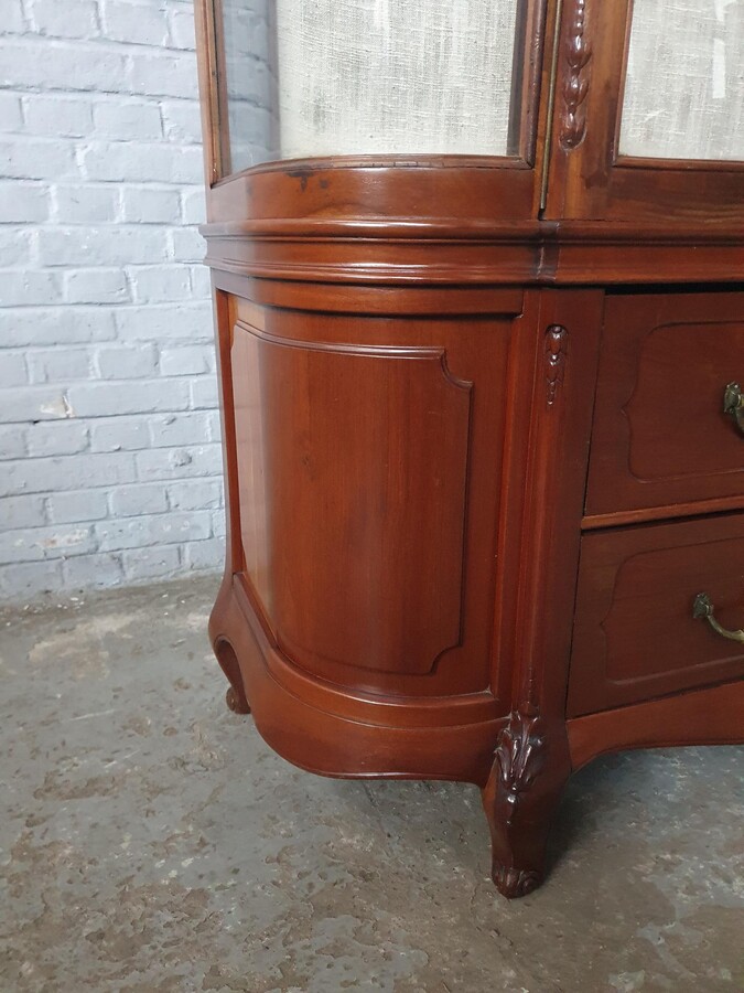 Louis XV Vitrine (Display Cabinet)