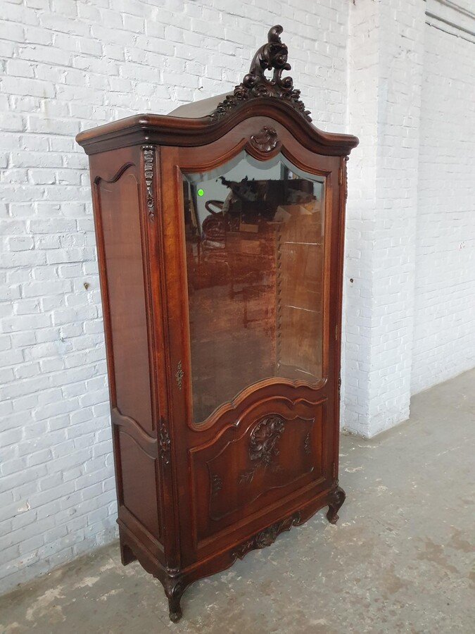 Louis XV Vitrine (Display Cabinet)