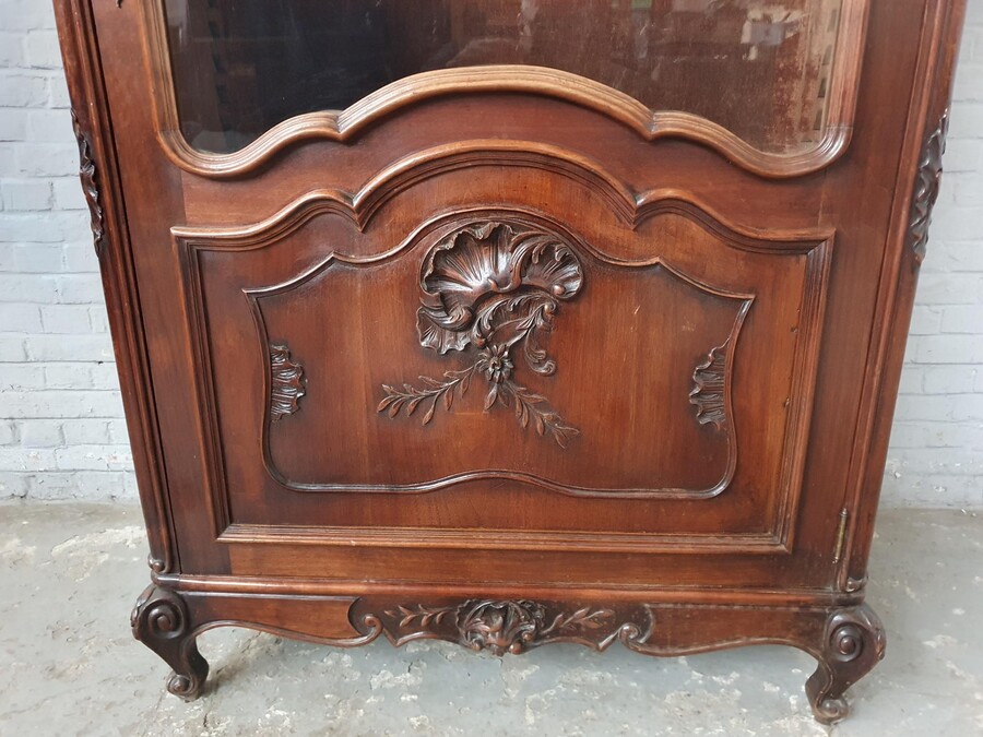 Louis XV Vitrine (Display Cabinet)