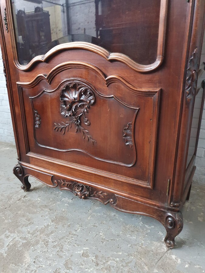 Louis XV Vitrine (Display Cabinet)