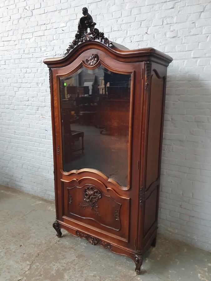 Louis XV Vitrine (Display Cabinet)