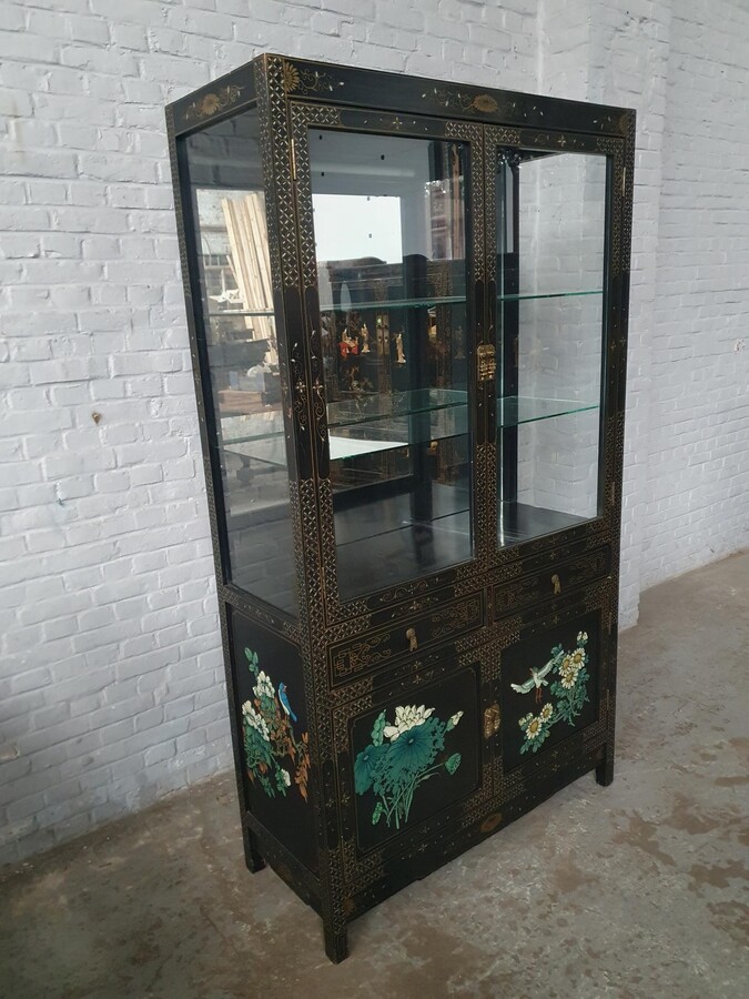 Oriental (Chinese) Vitrine (Display Cabinet)