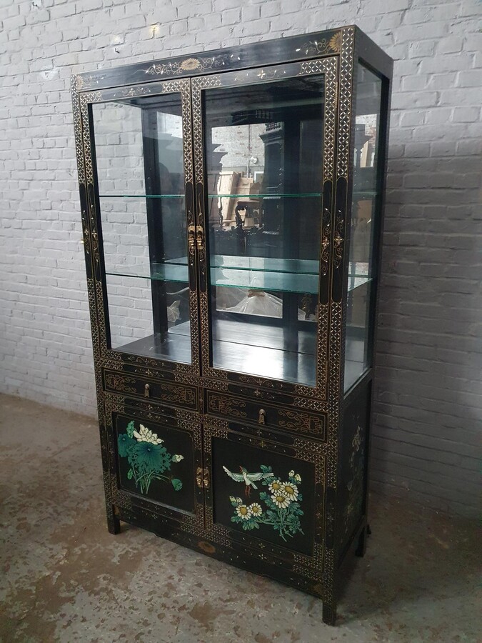 Oriental (Chinese) Vitrine (Display Cabinet)