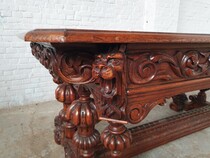 Renaissance (Mechelen) Table