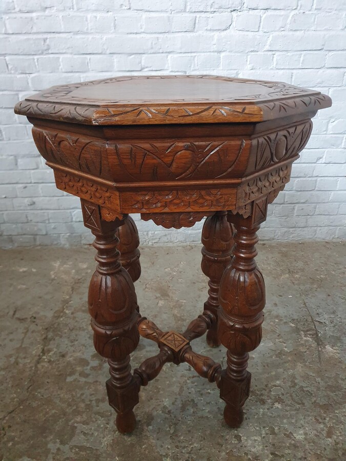 Renaissance  Sidetable