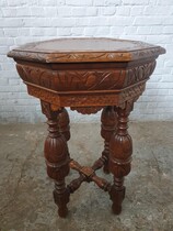 Renaissance  Sidetable