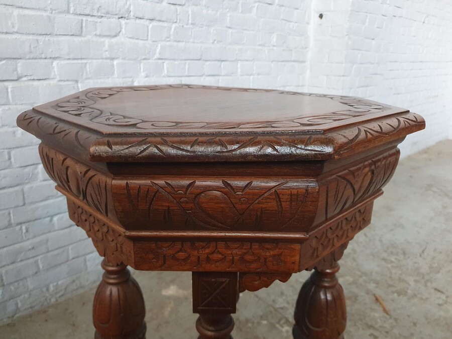 Renaissance  Sidetable