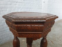 Renaissance  Sidetable