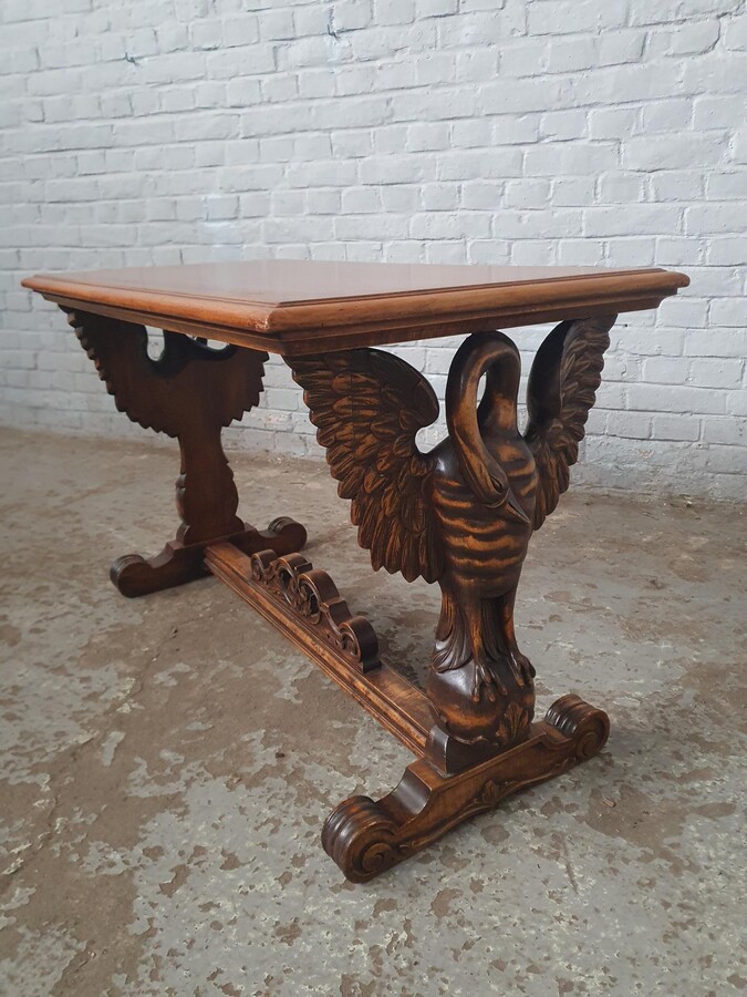 Rococo Sidetable